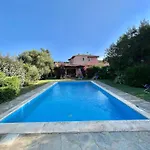 Rosa Con Piscina Privata Feriehus