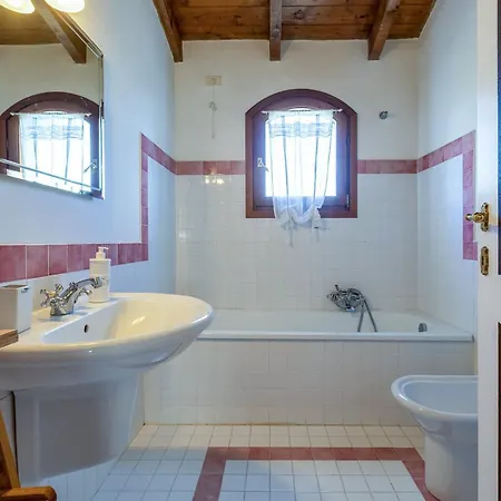 Rosa Con Piscina Privata スティンティーノ